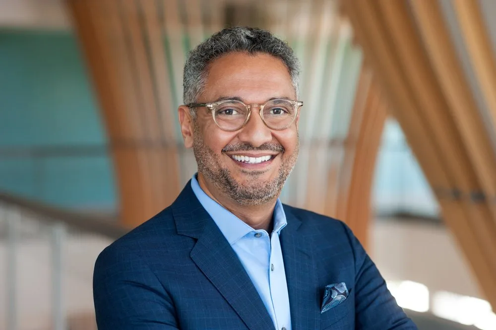 FrancisdeSouza2396 himax 1000x1000 1